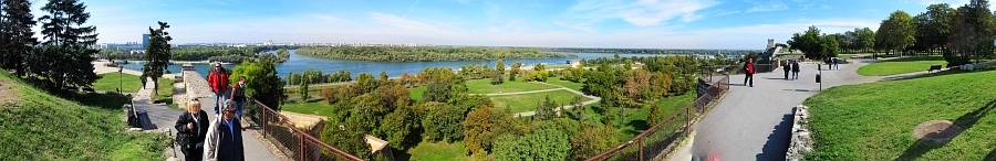 Beograd, sotočje Save in Donave, 6. 10. 2013. Slika je vidna v Google Chromu.