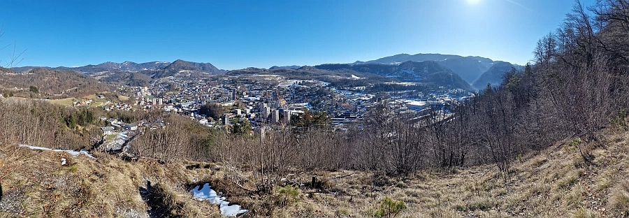 Trbovlje z zahoda, 27. 1. 2024. Slika je vidna v Google Chromu.
