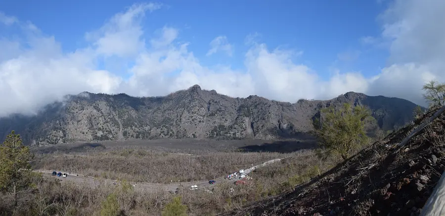 Vezuv (stara kaldera), 18. 2. 2020. Slika je vidna v Google Chromu.