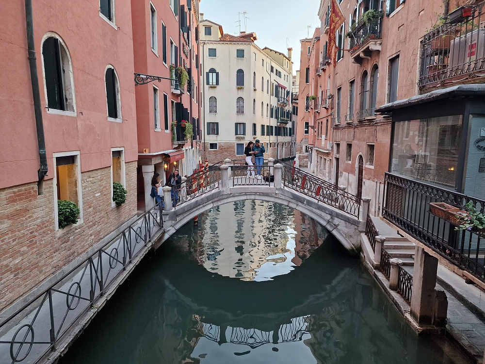 Slika je vidna v Google Chromu.