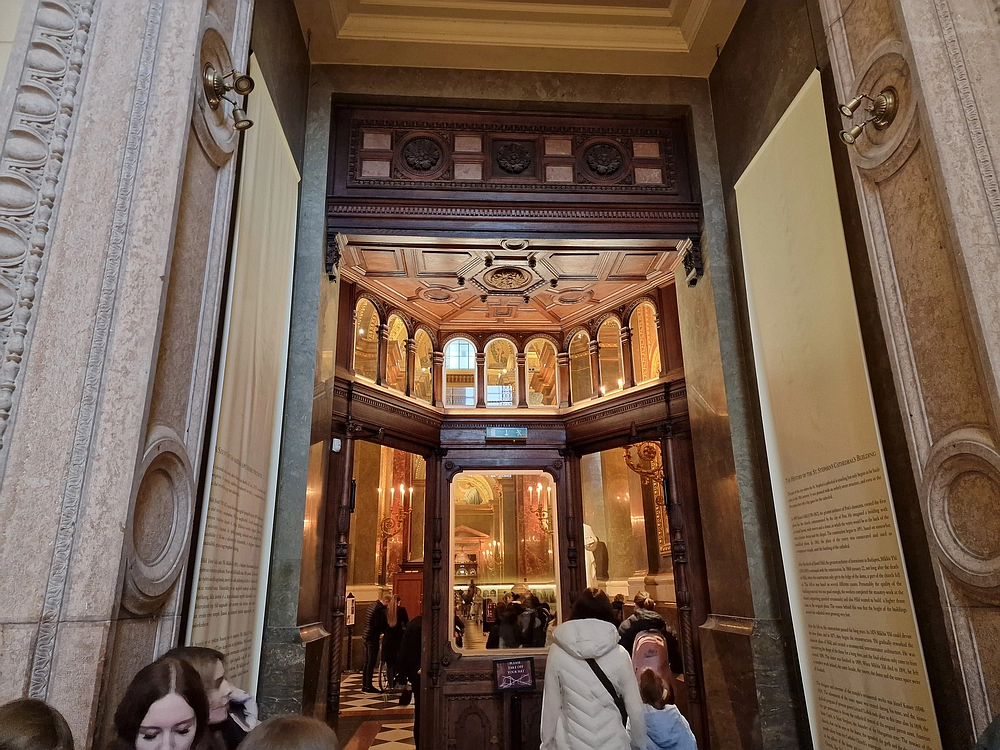 Slika je vidna v Google Chromu.