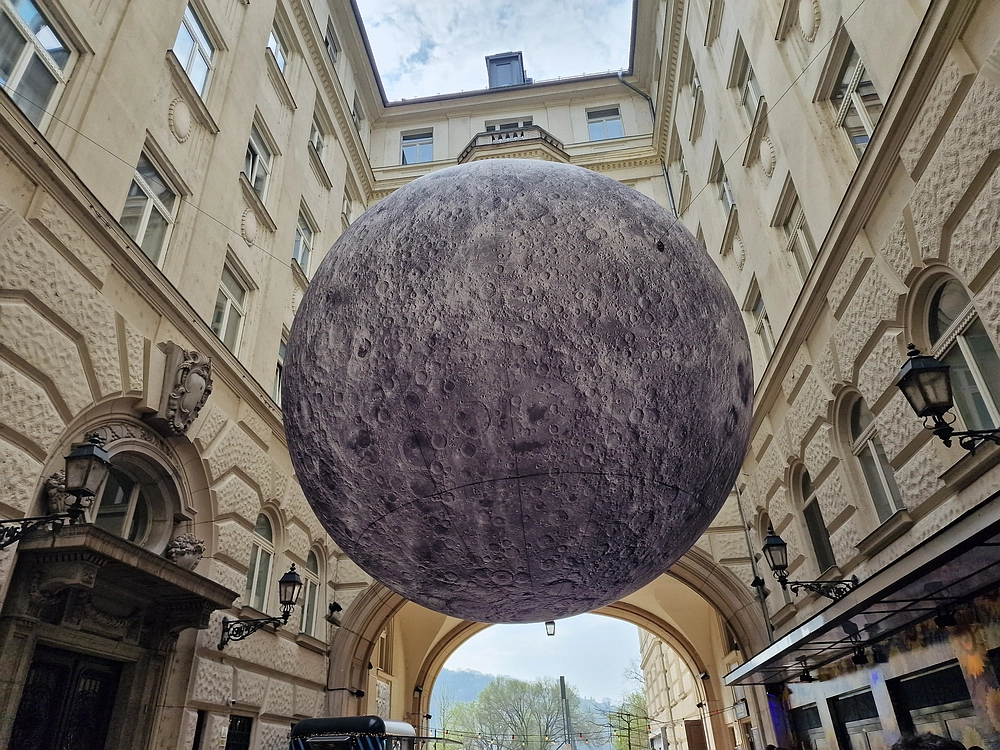 Slika je vidna v Google Chromu.