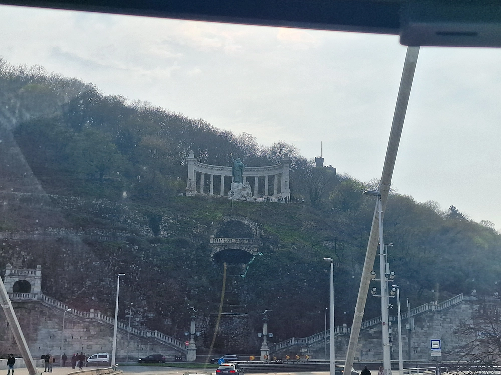 Slika je vidna v Google Chromu.