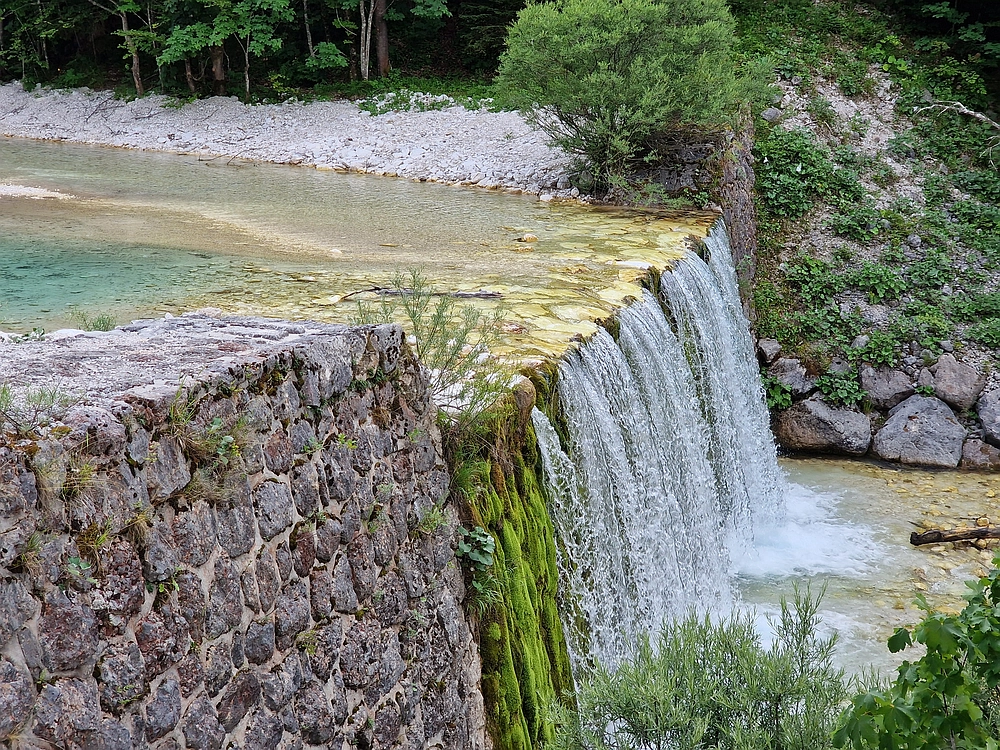 Slika je vidna v Google Chromu.