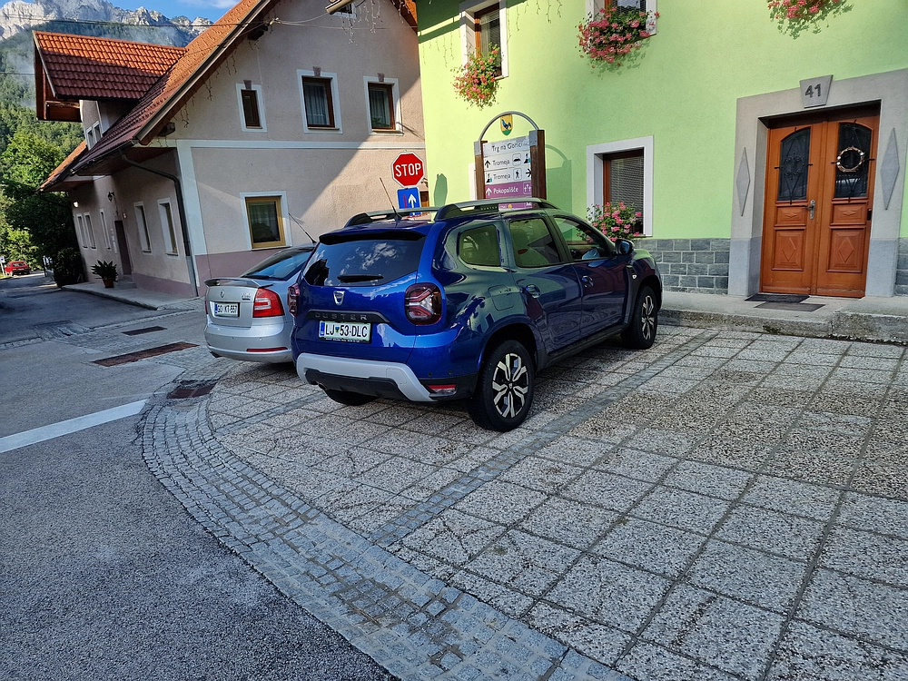 Slika je vidna v Google Chromu.