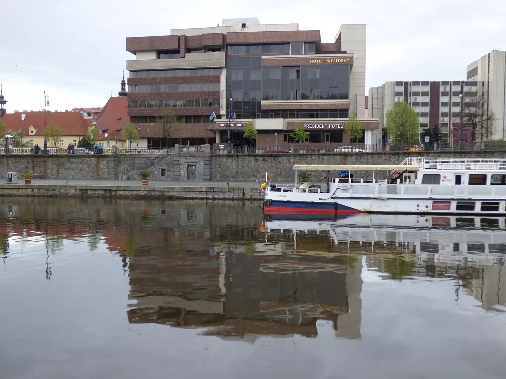Slika je vidna v Google Chromu.